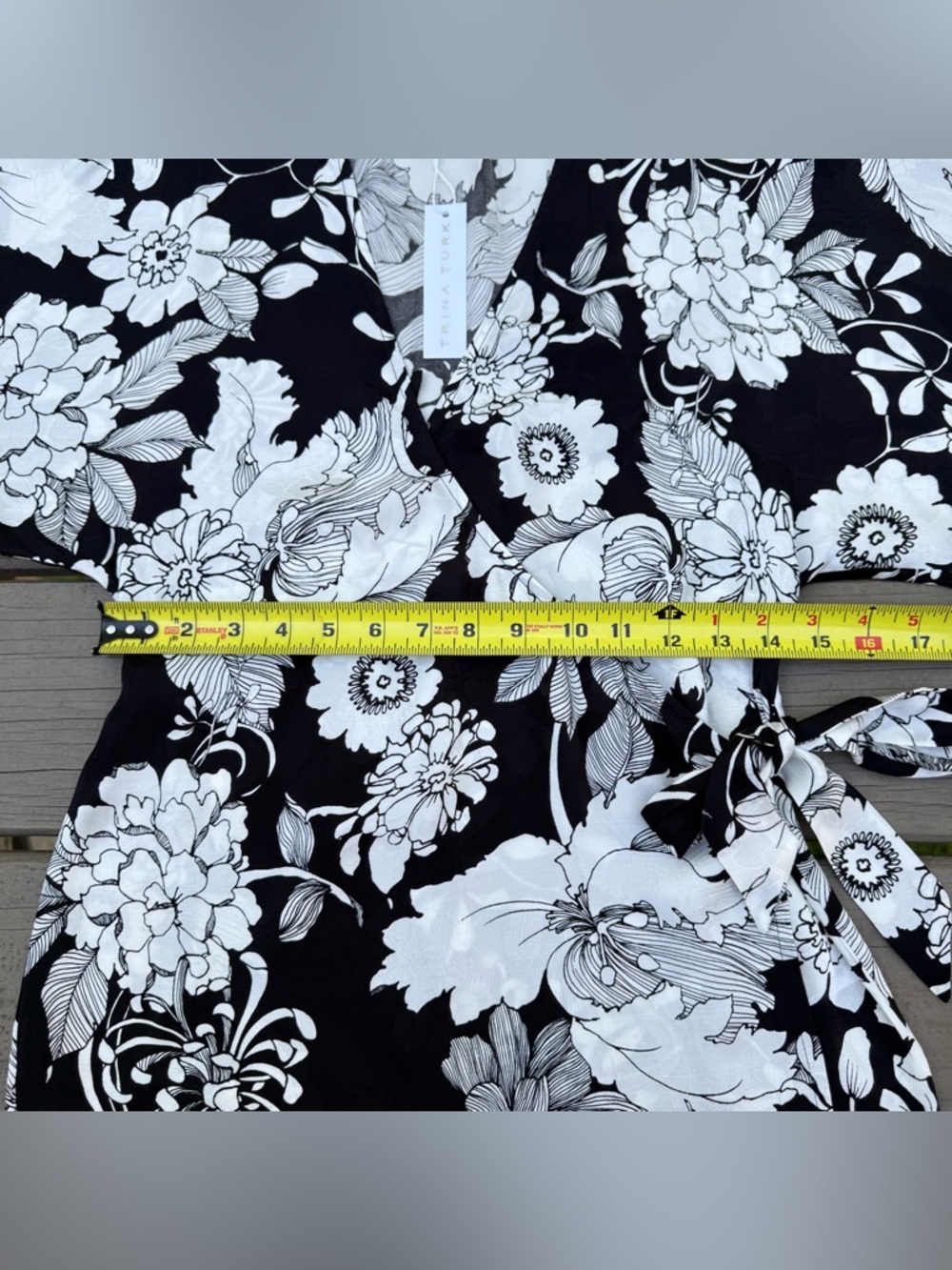 NWT Trina Turk Magomago Top Blouse in black and white size S - Picture 15 of 16